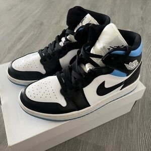 Air Jordan 1 Mid WMNS